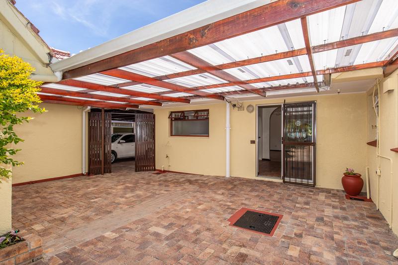 5 Bedroom Property for Sale in Bergvliet Western Cape